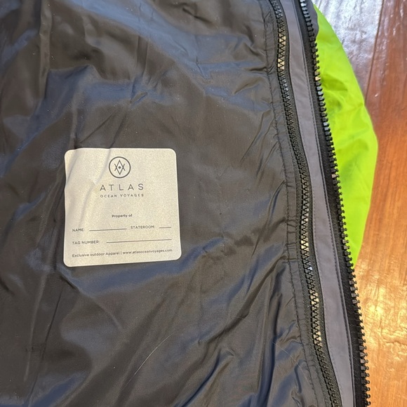 Very warm parka with removable puffy vest - Picture 5 of 9